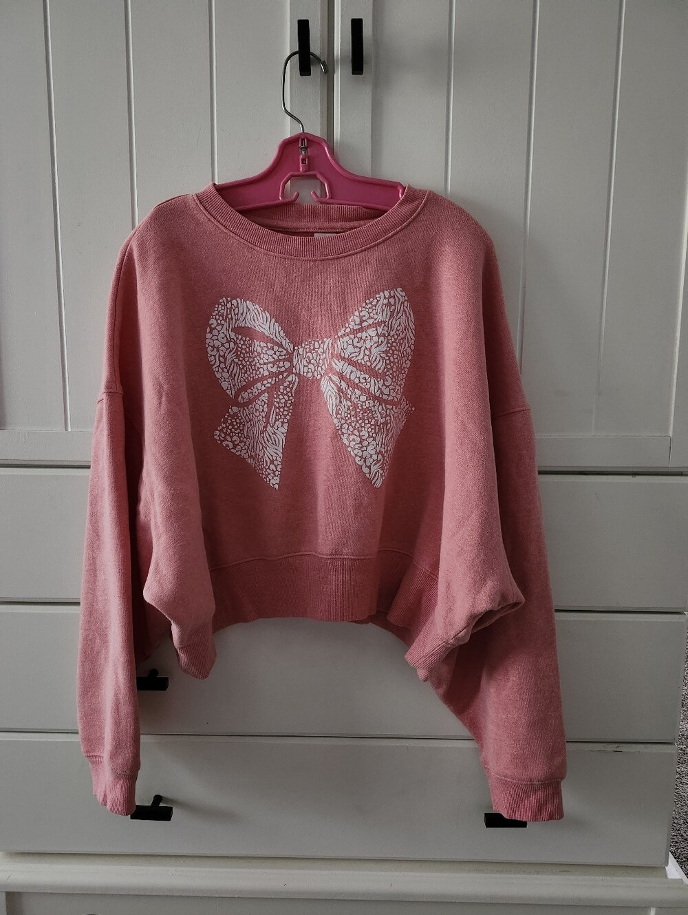 Pink Fleece Drop Shoulder Women's Bow-Graphic Pullover Sweater Sz M
